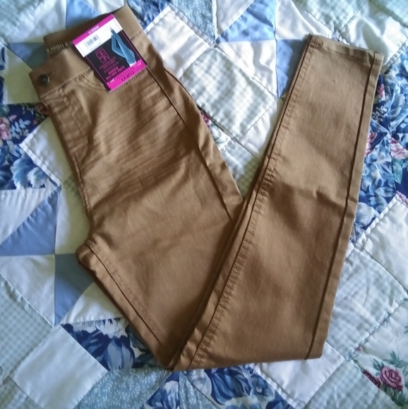 No Boundaries Pants - NWT No Boundaries Curvy Skinny Jeans